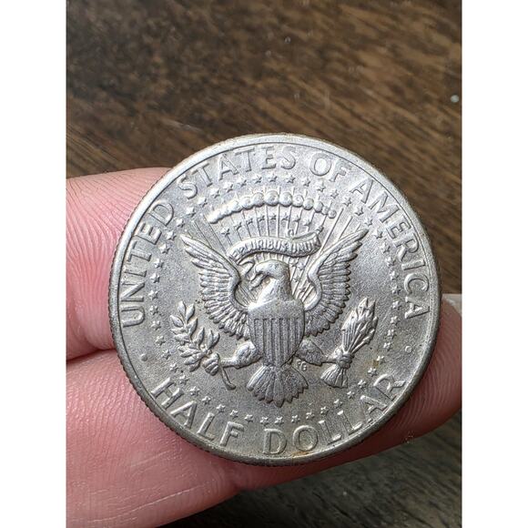 1971 D Kennedy Half Dollar Coin - circulated 2 - Picture 12 of 16